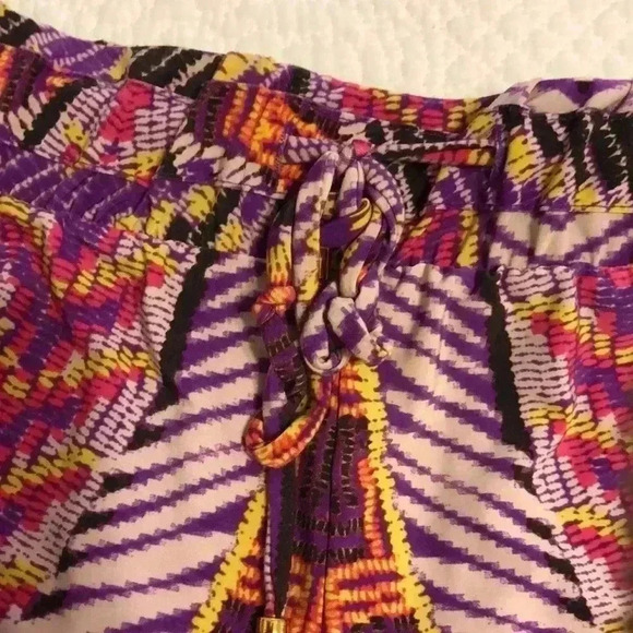 Inc. Beach polyester shorts with open side pockets and tie waist. Size L - Picture 3 of 7